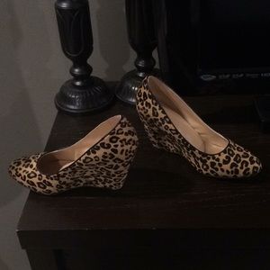 Banana Republic wedge pump shoe